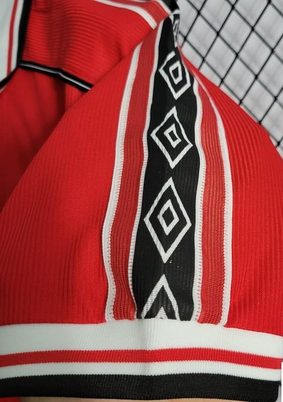 Manchester United 1998/99 Treble Retro